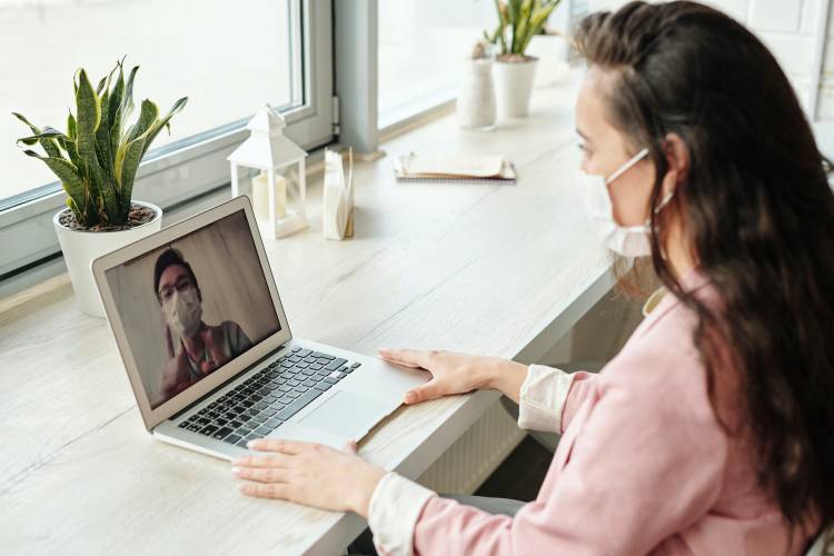 Woman on virtual meet